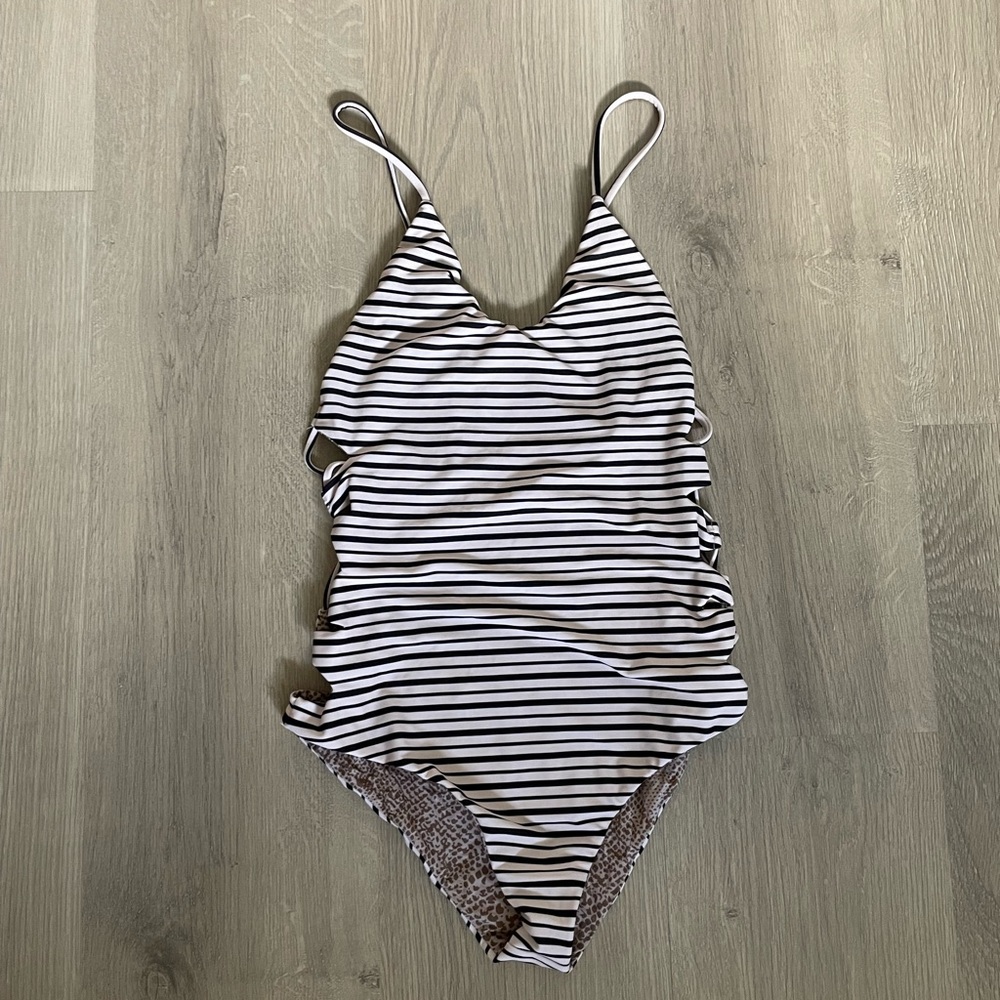 Acacia Florence one piece. Medium. EUC
